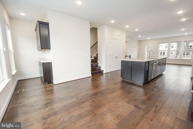 Building Photo - 2056 Alder Ln