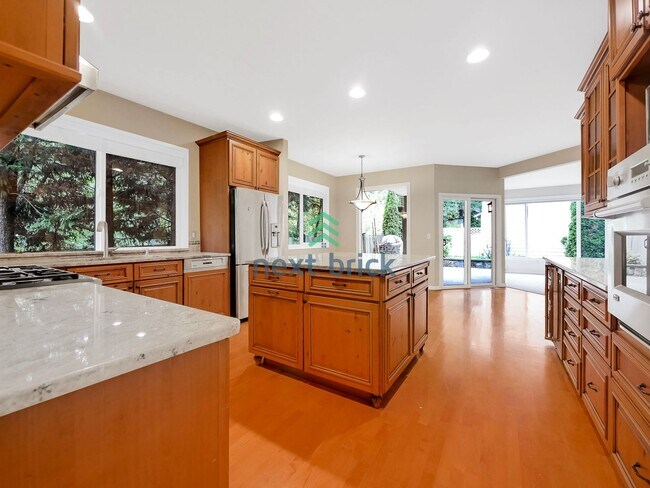 Building Photo - 4 Bed 2.5 Bath Single Family for Rent!