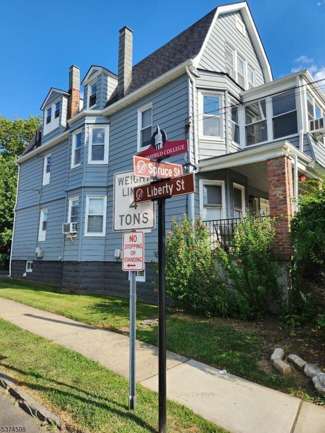 Building Photo - 79 Spruce St