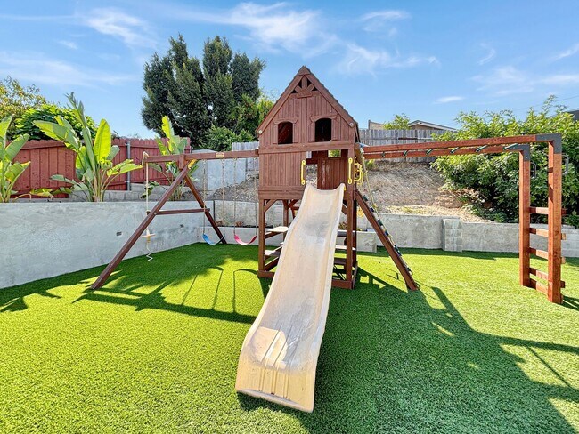 Building Photo - Beautiful 4BD/2BA House in La Mesa w/ W/D,...