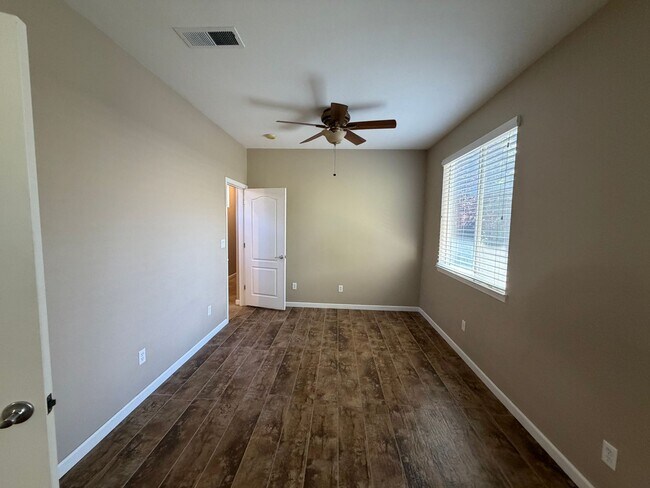 Building Photo - 485 Cicada Ct