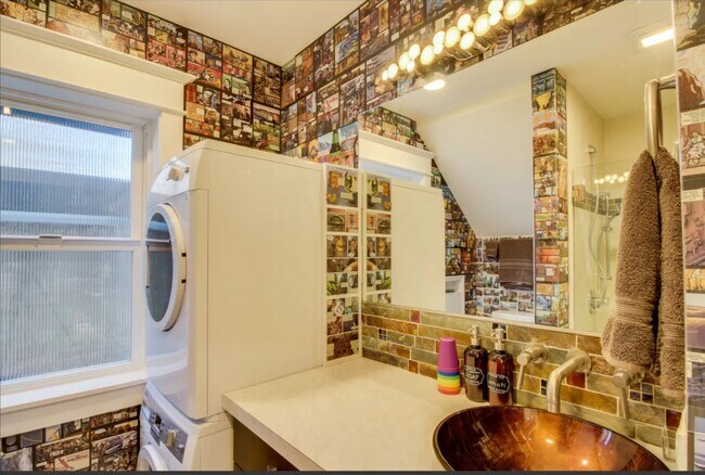 Building Photo - 6625 Amherst N St