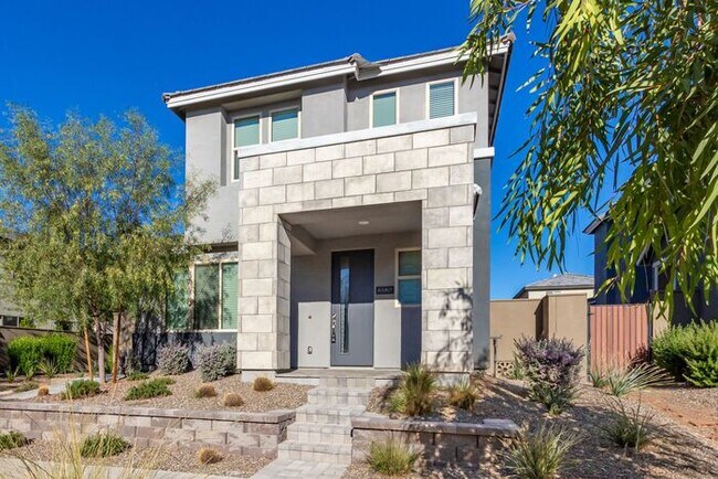 Building Photo - Rare end lot!