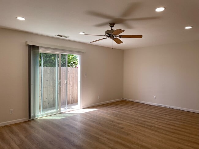 Building Photo - 1705 Darby Ln