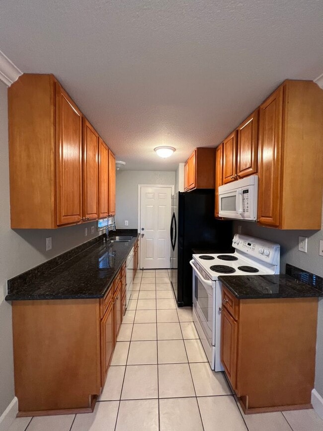 Building Photo - Updated Two-Bedroom, One-Bath Townhome – Bay Point