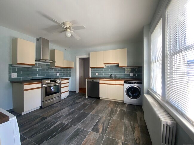 Building Photo - 419 High St