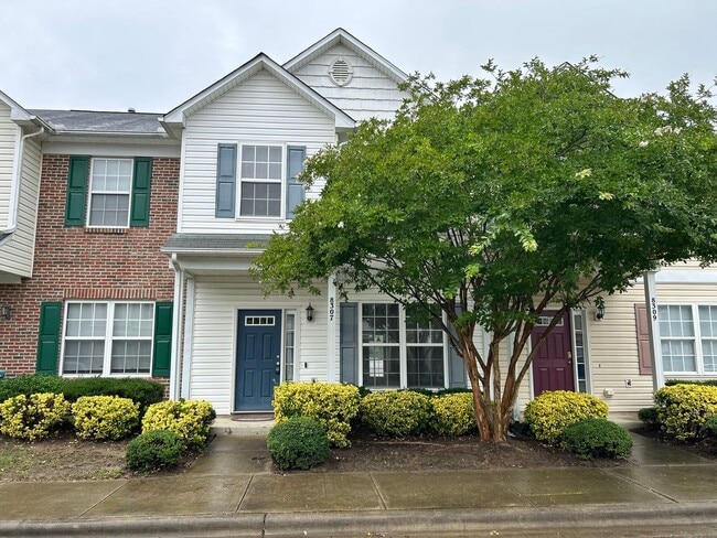 Primary Photo - 3 Bed | 2.5 Bath Townhouse in North Raleigh