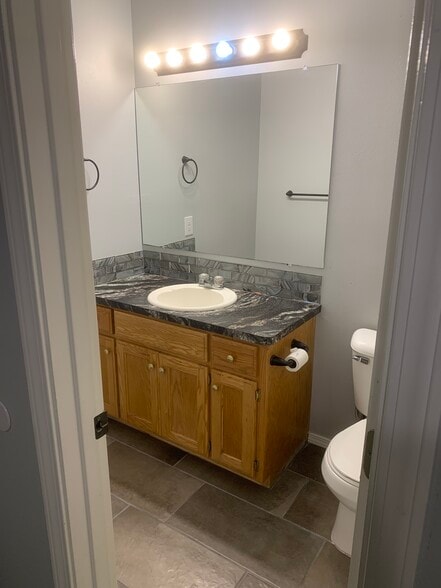 Master Bath - 1925 Lovers Ln