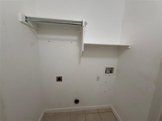 Building Photo - Beautiful 3 bed 2 bath house on corner lot