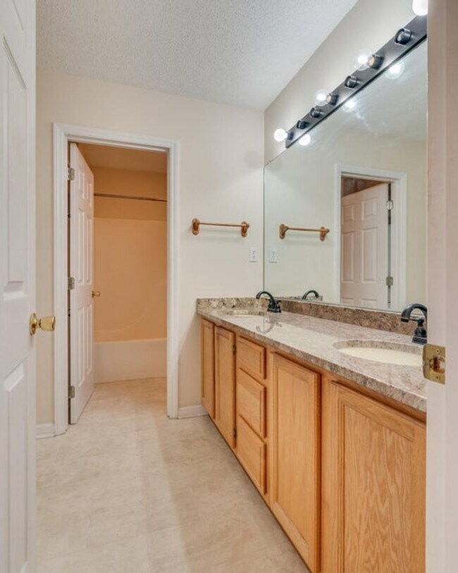 Building Photo - 3910 Renaissance Sq