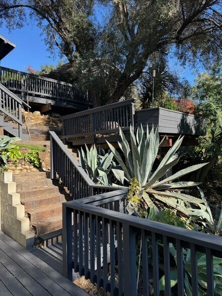 Building Photo - 5926 Hayes Ave