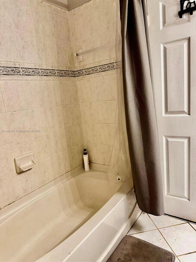 Building Photo - 4142 Forest Dr