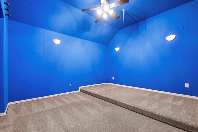 Building Photo - 21811 Honeysuckle Grove Ln
