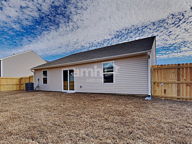 Building Photo - 1325 John Swann St