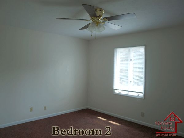 Building Photo - 404 Oriole Dr