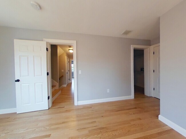 Building Photo - 109 Farwell St