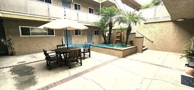 Building Photo - Beautifully appointed one bedroom one Bath...