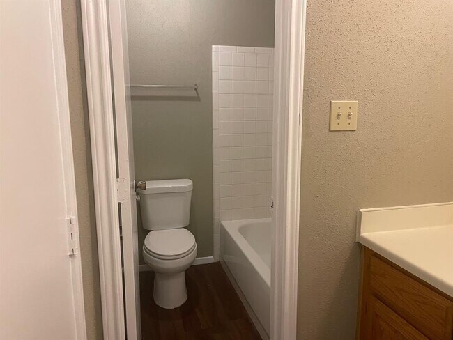 Building Photo - 2222 Millstone Dr