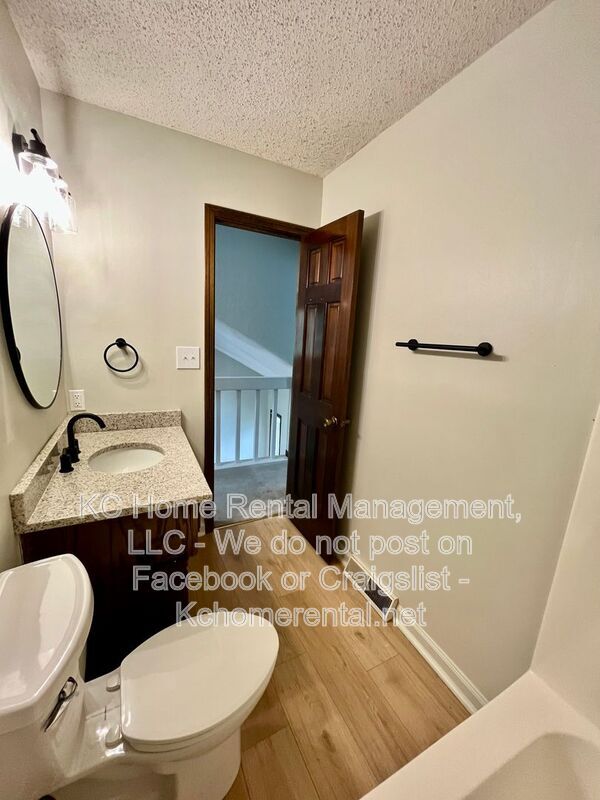 Building Photo - 3868 SW Harbor Dr