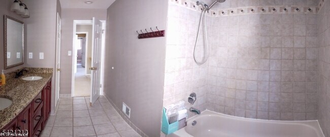 Building Photo - 6 Whitehead Rd