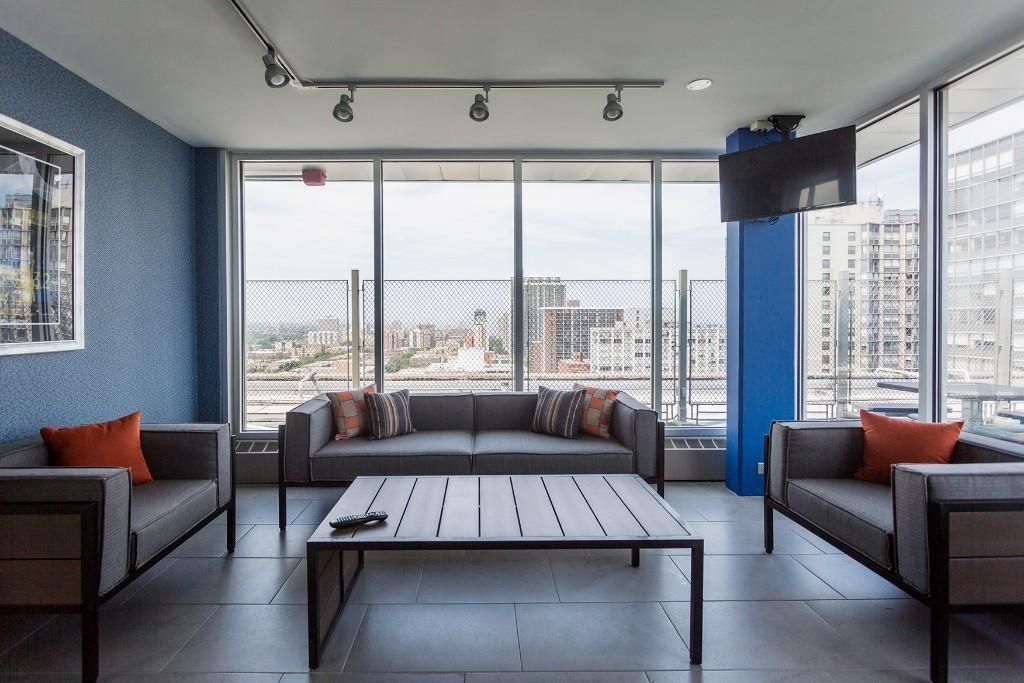 Building Photo - 5650 N Sheridan Rd