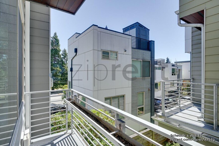 Building Photo - 3835 Gilman Ave W