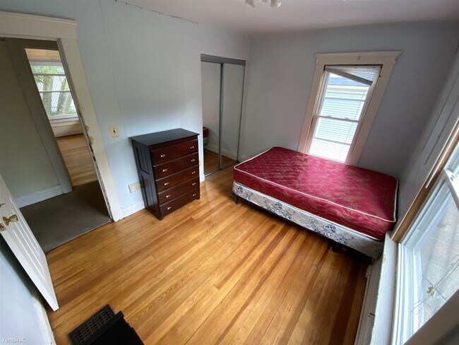 Building Photo - 7 br, 2 bath House - 516 Walnut St 516 Walnut