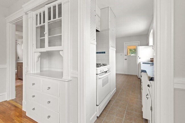 Building Photo - 40 Albion St