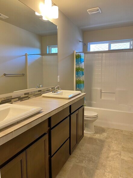 Building Photo - 2230 Hidden Creek Ct