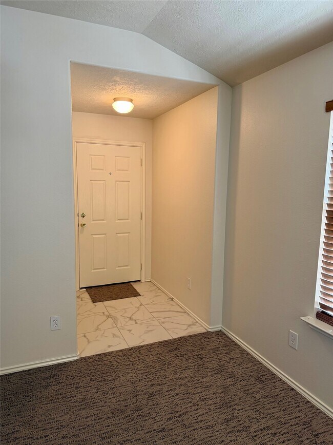 Building Photo - 8943 Farm Ridge Ln