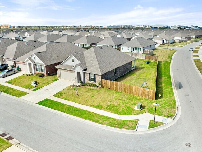Building Photo - 5206 Summer Pecan Rd