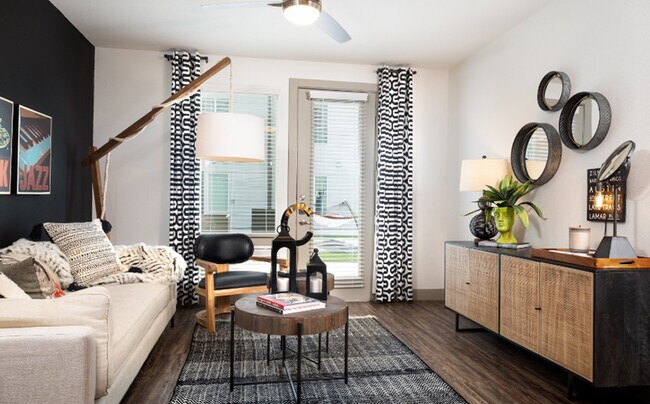 Building Photo - Residences at Saltillo | 4-6 Weeks Free | ...
