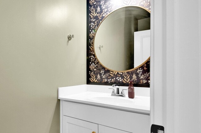 Building Photo - 354 Passina Rd