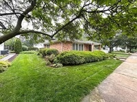 Building Photo - 106 S Bruner St