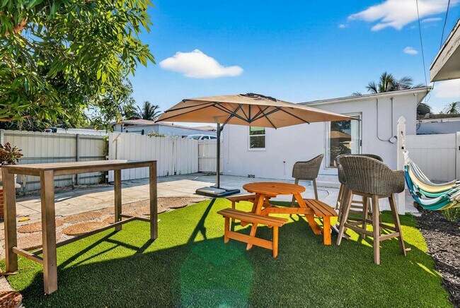 Building Photo - 823 Avenida Hermosa