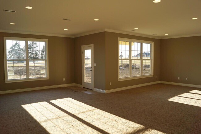 Building Photo - 1923 Lasso Cir