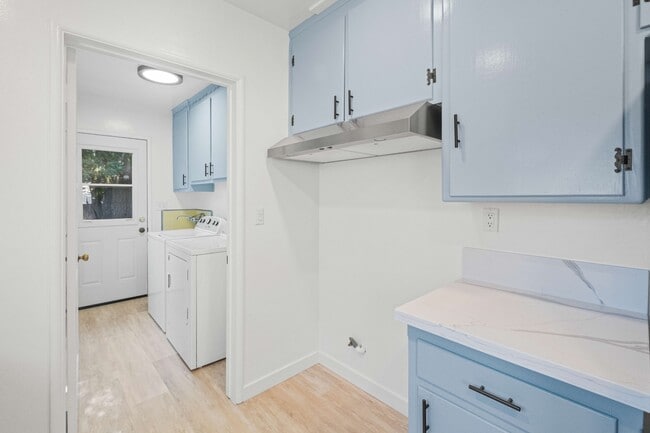 Building Photo - 13218 Lake St