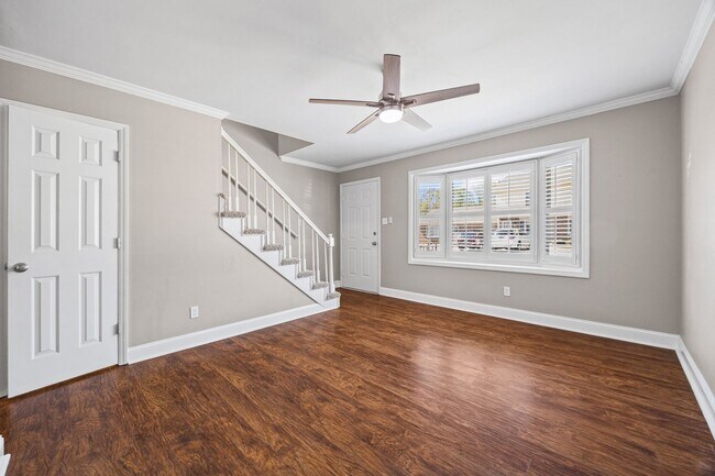 Building Photo - Beautifully updated 2-bed, 1.5 bath Condo in Winn Barr of Rock Hill!