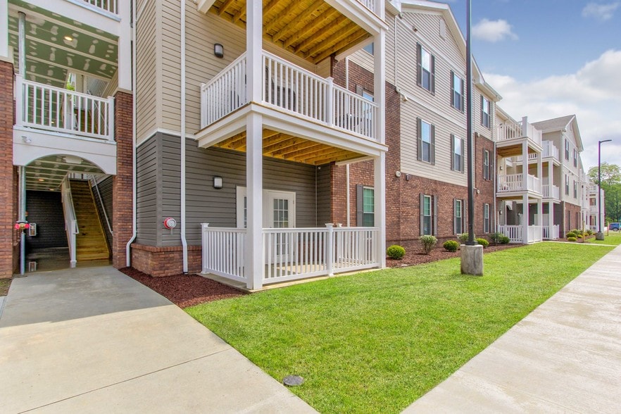 Gorgeous Community - Eagles Landing Apartments