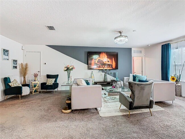 Building Photo - 208 Goldenrod Ln
