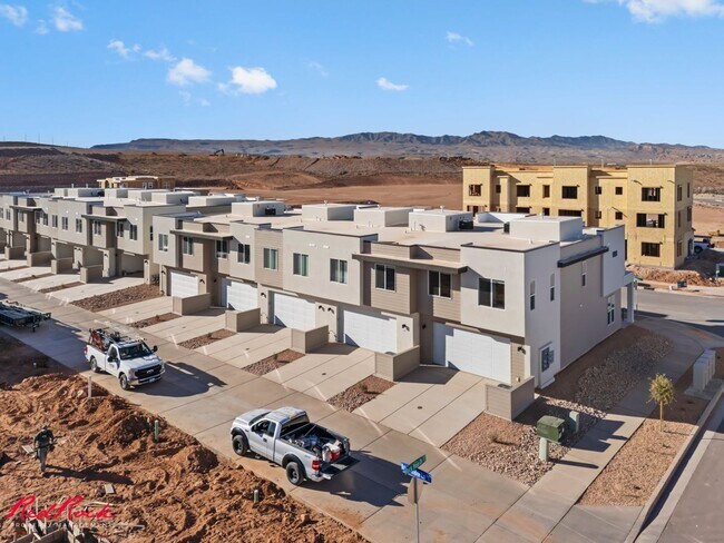 Building Photo - Brand New 3 Bedroom Townhome