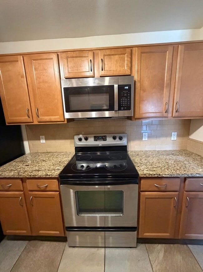 Building Photo - Great 1 bedroom 1 bath 2nd floor unit