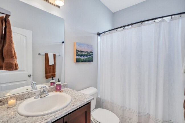 Building Photo - 725 Waterlily Ct