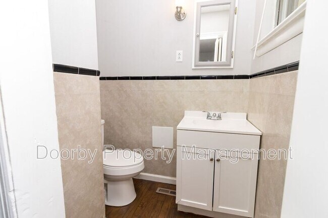 Building Photo - 730 Roberta Dr