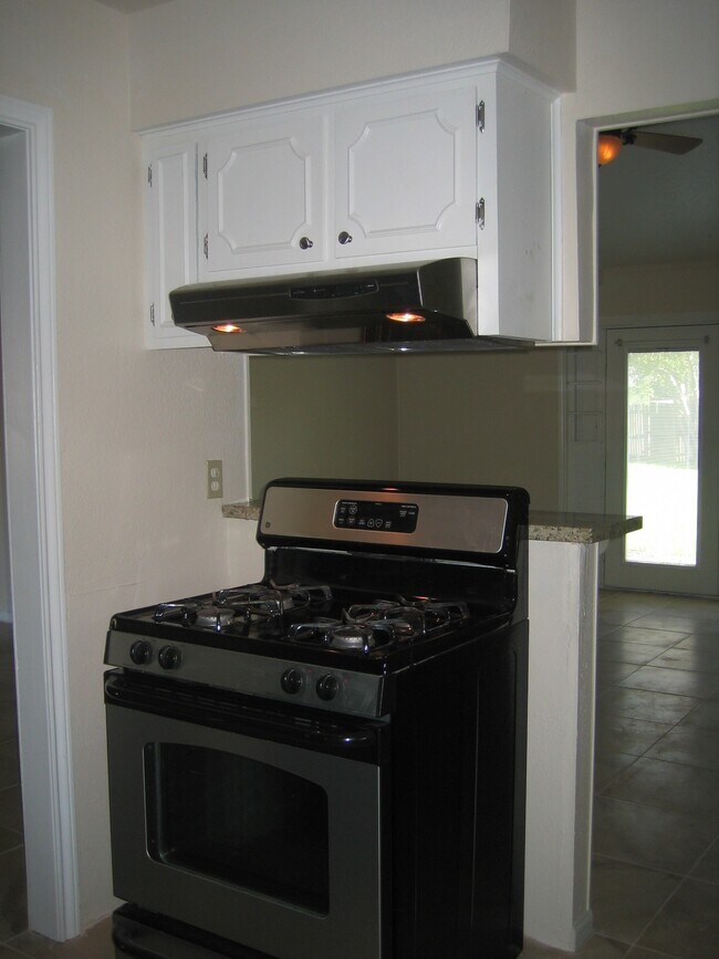 Building Photo - 10426 Sagebluff Dr
