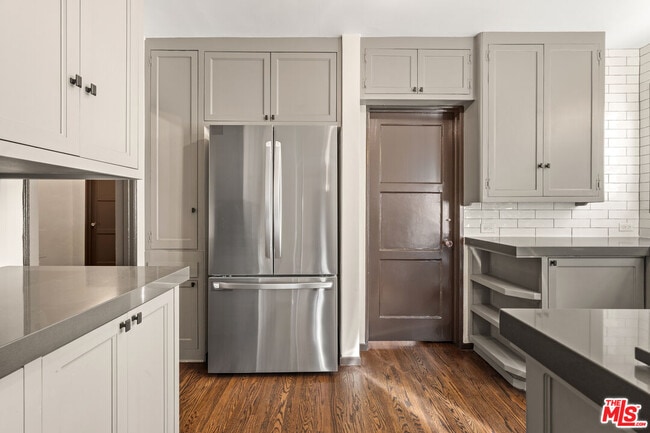 Building Photo - 1146 S Hayworth Ave