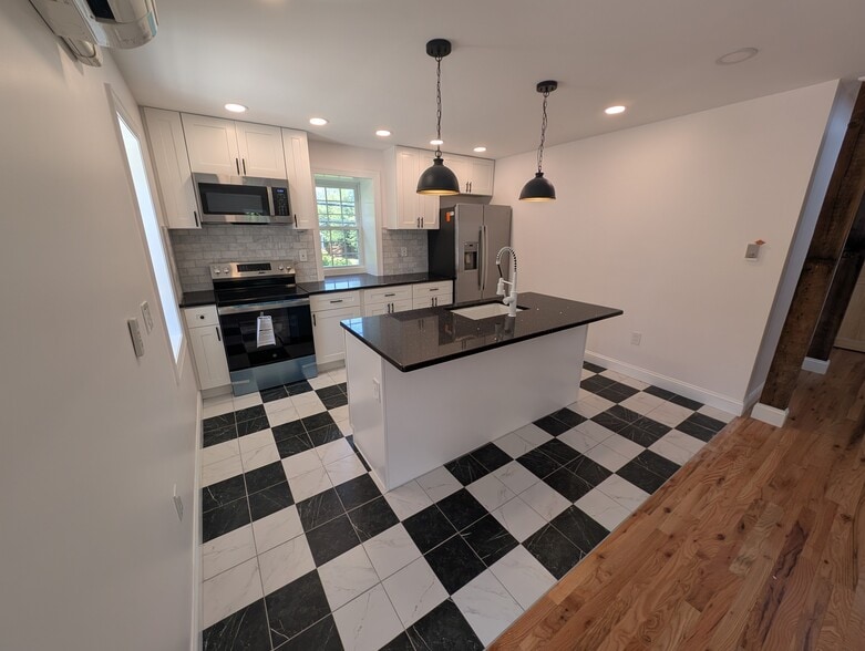Open floor Kitchen - 131 W Walnut Ln