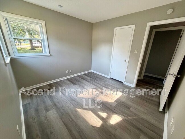 Building Photo - 7707 Canyon Dr
