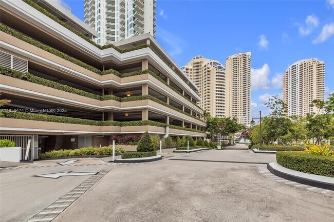 Building Photo - 801 Brickell Key Blvd
