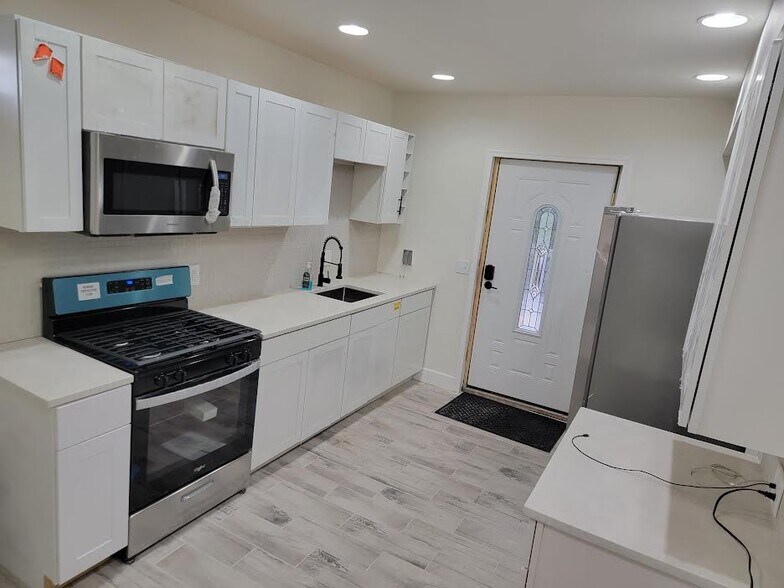 Building Photo - 474 Dayton St